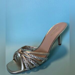 NWOT Veronica Beard Misa Knot Platinum Leather Sandal